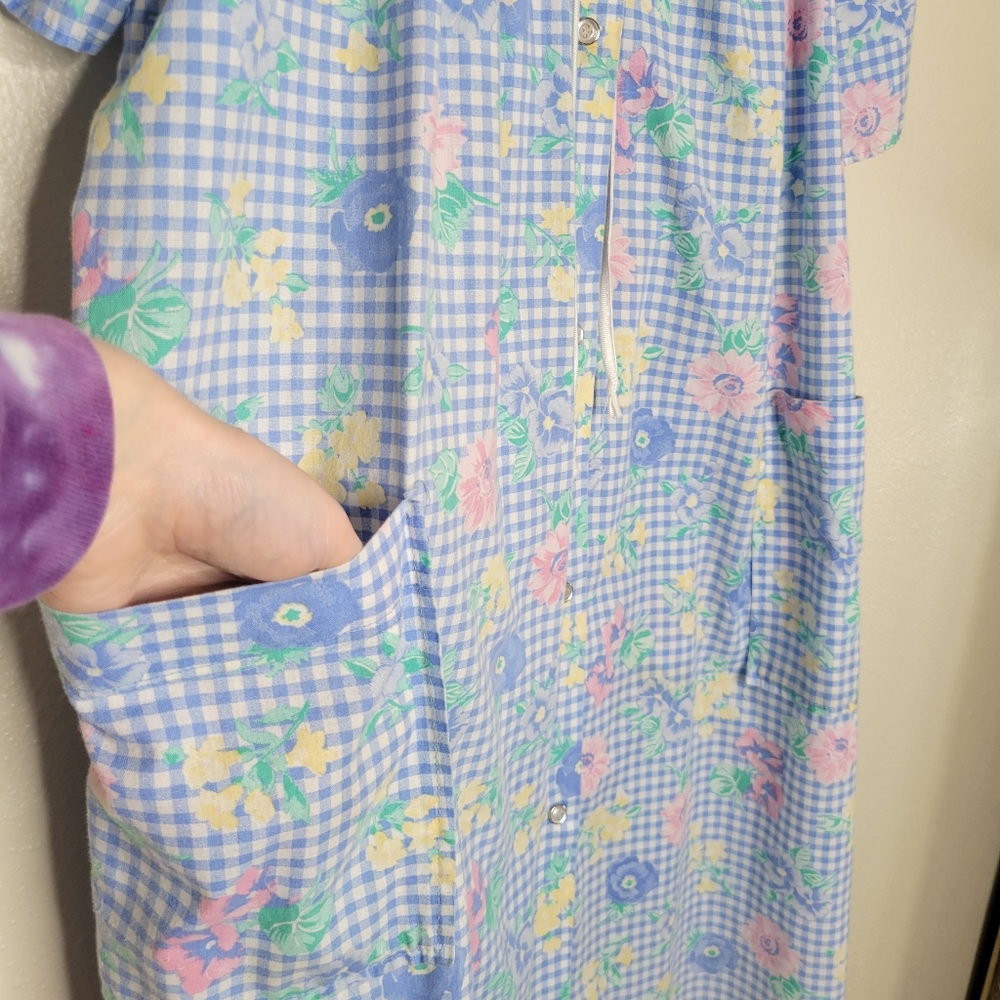 Vintage Floral Robe - Picture 6 of 10